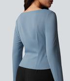 Blouse esprit bureau défroissage facile, encolure bateau, manches longues, fronces et lien côté