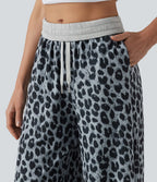 Pantalon ample taille haute rabattable en tissu gaufré imprimé léopard avec cordon de serrage et poches