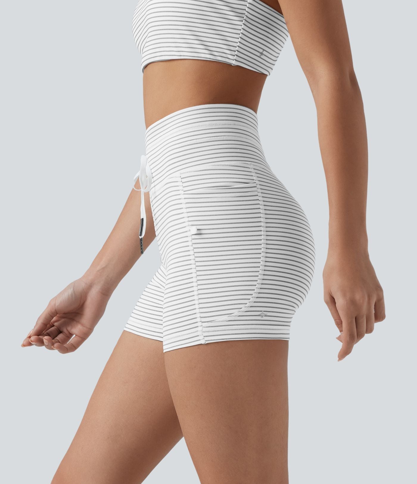 Short cycliste de yoga taille haute à rayures avec cordon de serrage 7,5 cm et poches