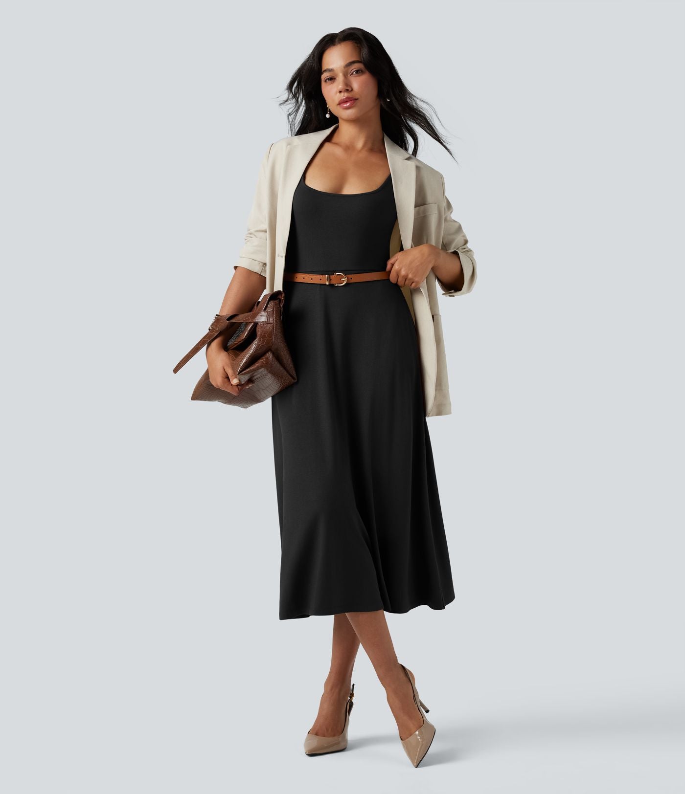 Robe mi-longue fluide col U sans manches avec poches
