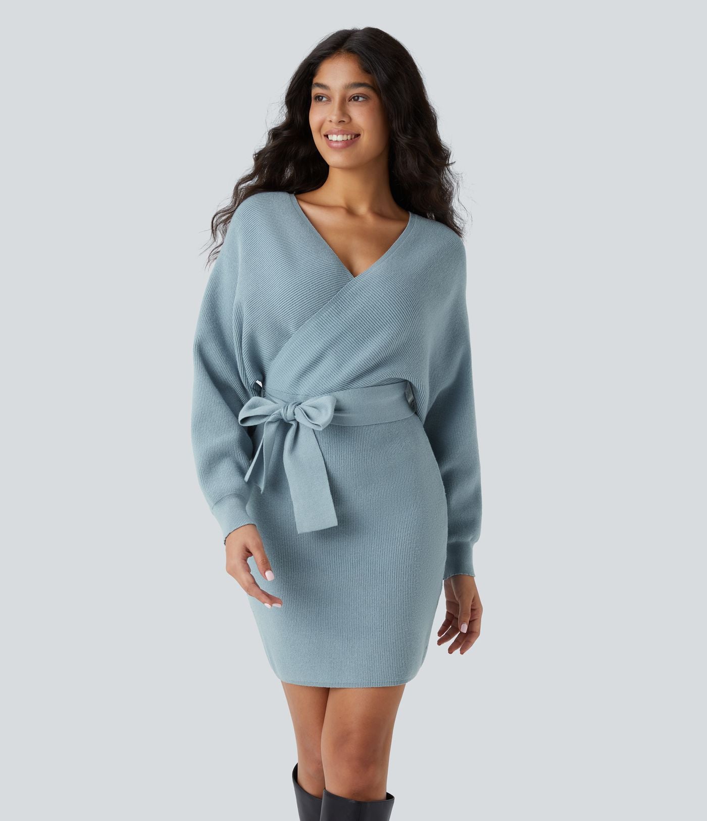 Robe-pull courte décontractée à col V croisé, manches chauve-souris longues et ceinture