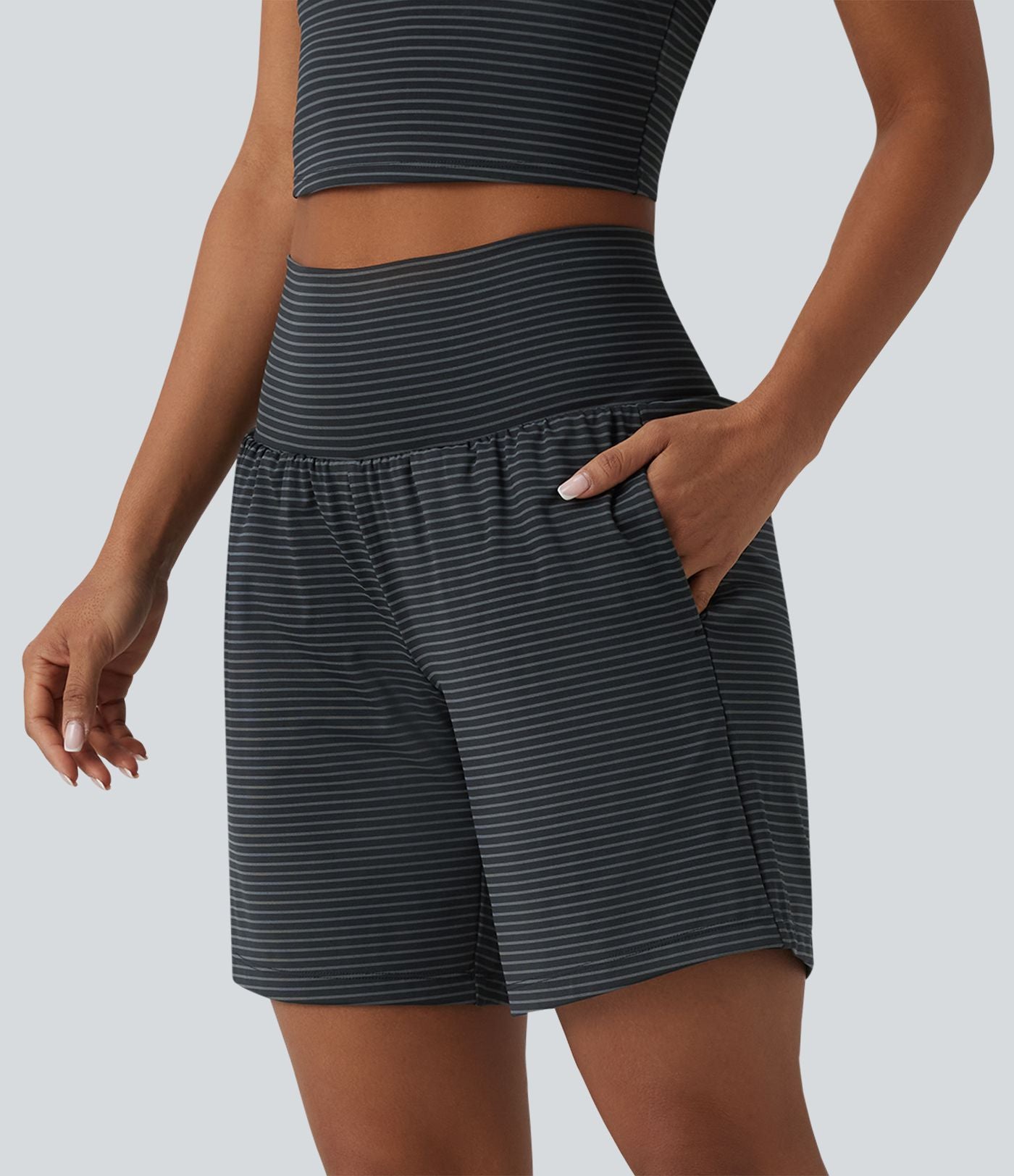 Short yoga 2-en-1 à rayures taille super haute 17,5 cm avec poches