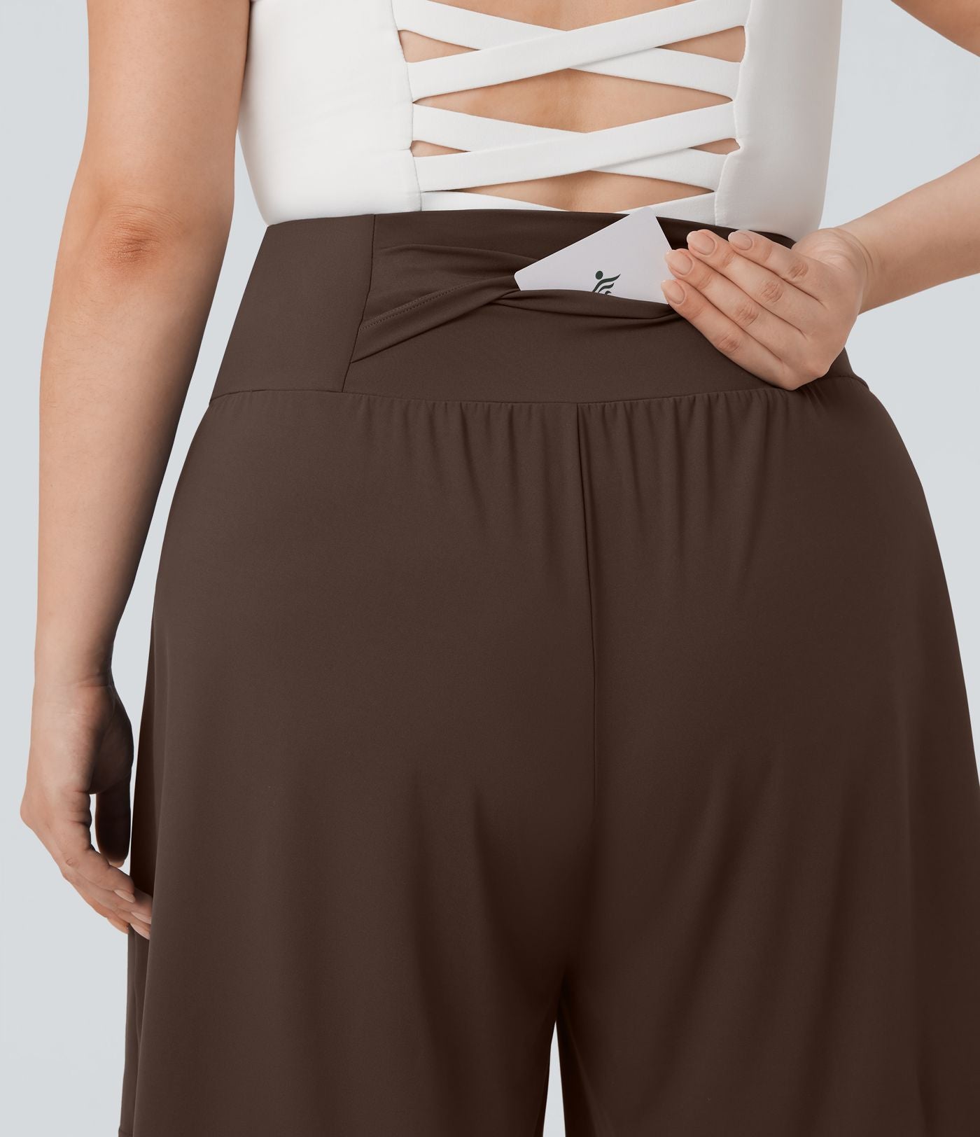 Bermuda de yoga grande taille SoftlyZero™ Airy taille haute effet frais InstantCool avec poches