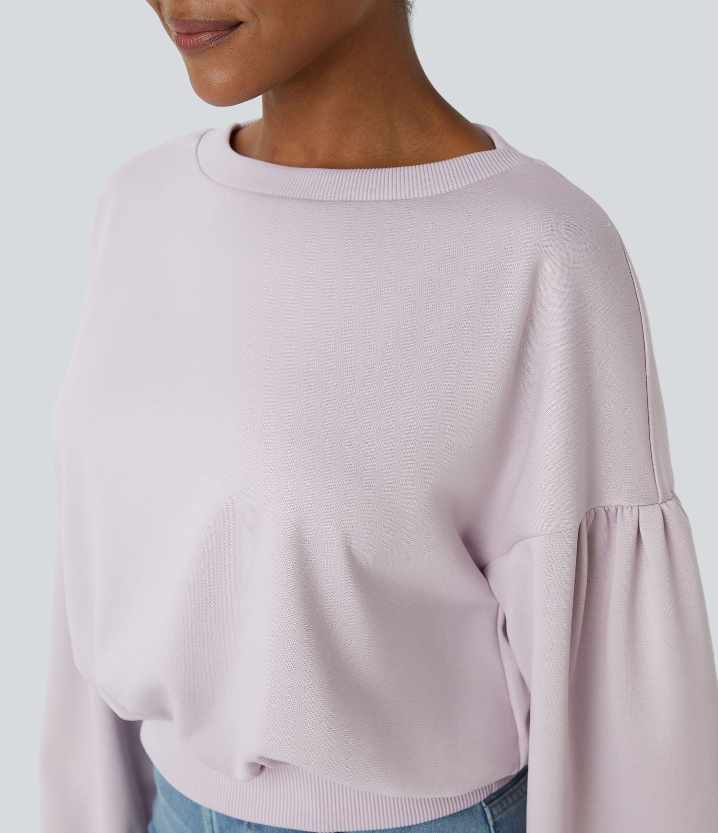 Sweat-shirt décontracté ample à col rond, épaules tombantes et manches évasées plissées