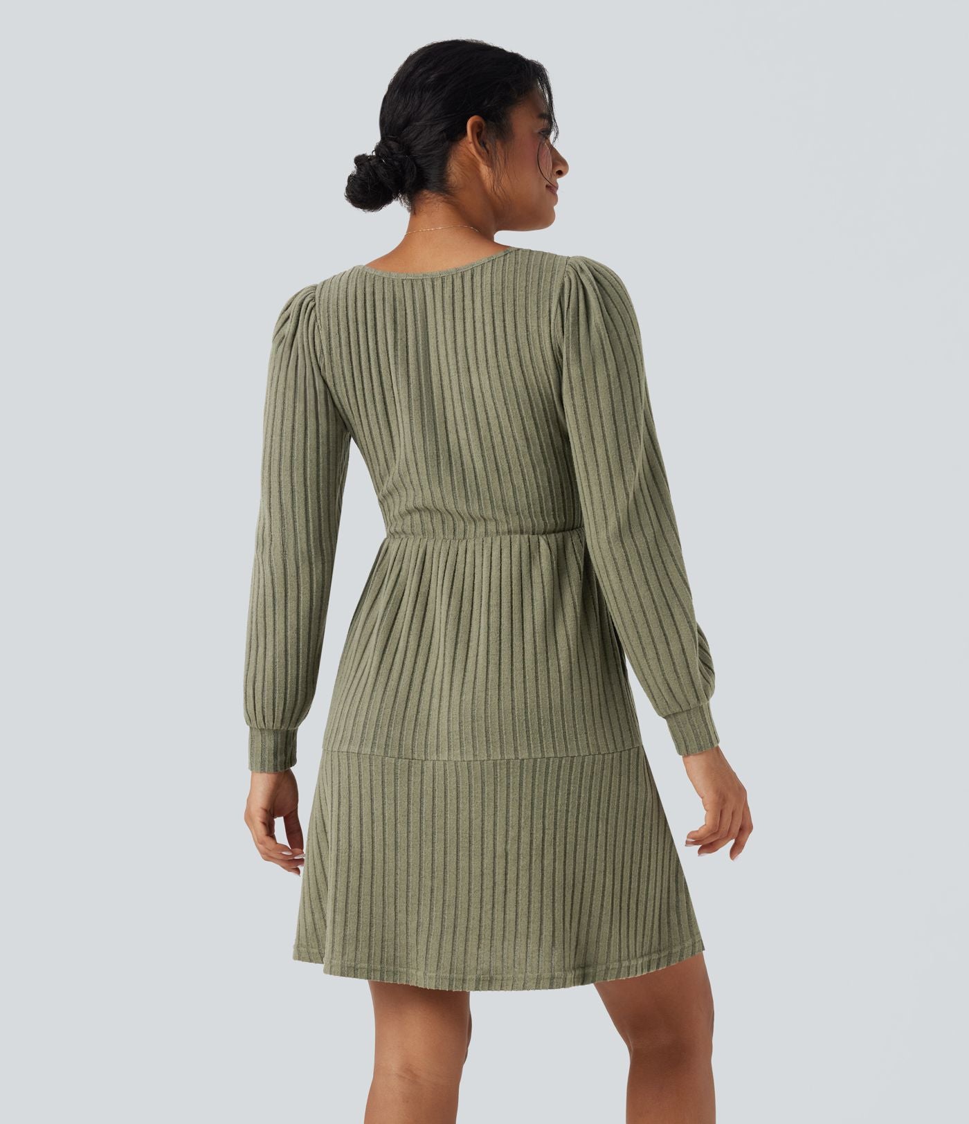 Robe décontractée maille côtelée décolleté carré manches longues bouffantes avec poches
