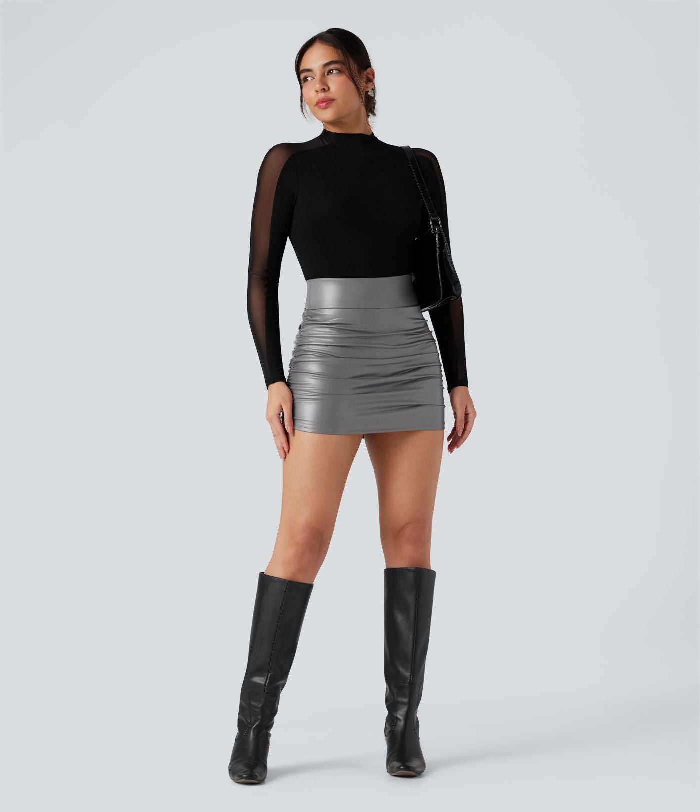 Jupe courte moulante 2-en-1 SoCinched gainante taille haute similicuir polaire froncée ourlet arrondi