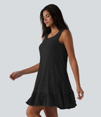 Robe courte décontractée sans manches à col rond, soutien-gorge intégré et ourlet à volants
