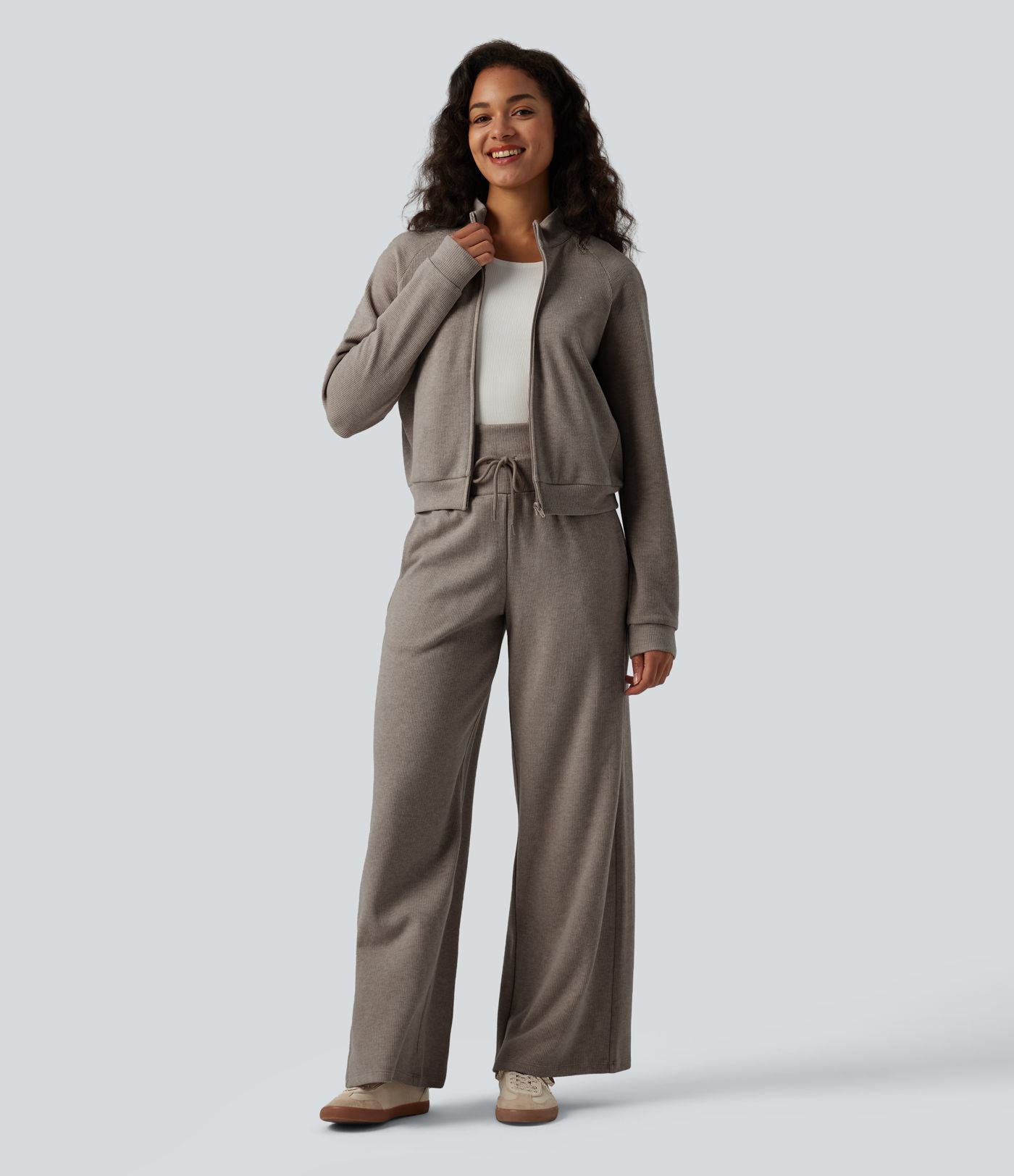 Veste casual côtelée à col montant, manches longues et fermeture zippée avec poches