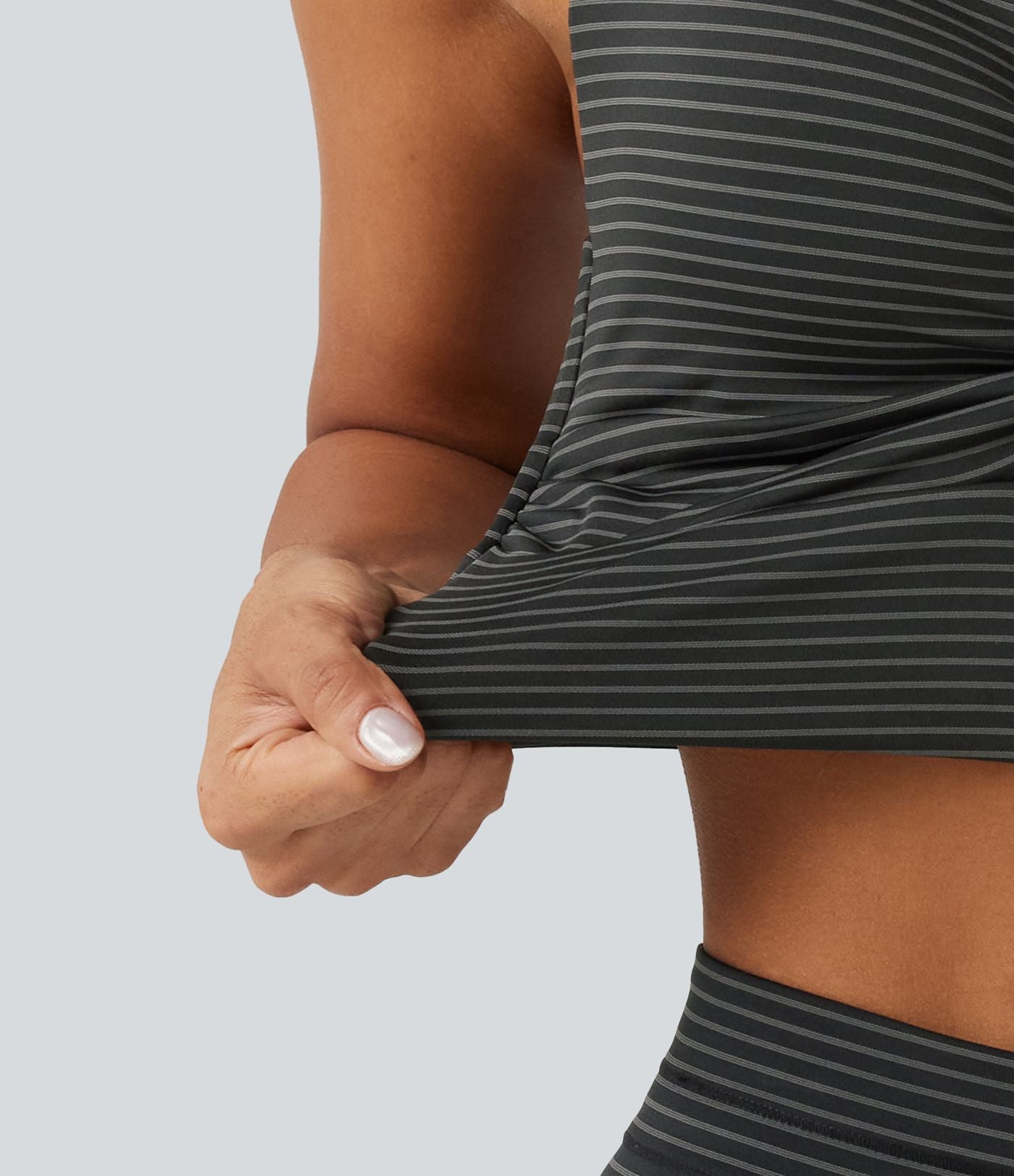 Brassière de sport push-up rayée à maintien léger, avec coussinets fixes, idéale pour le yoga.