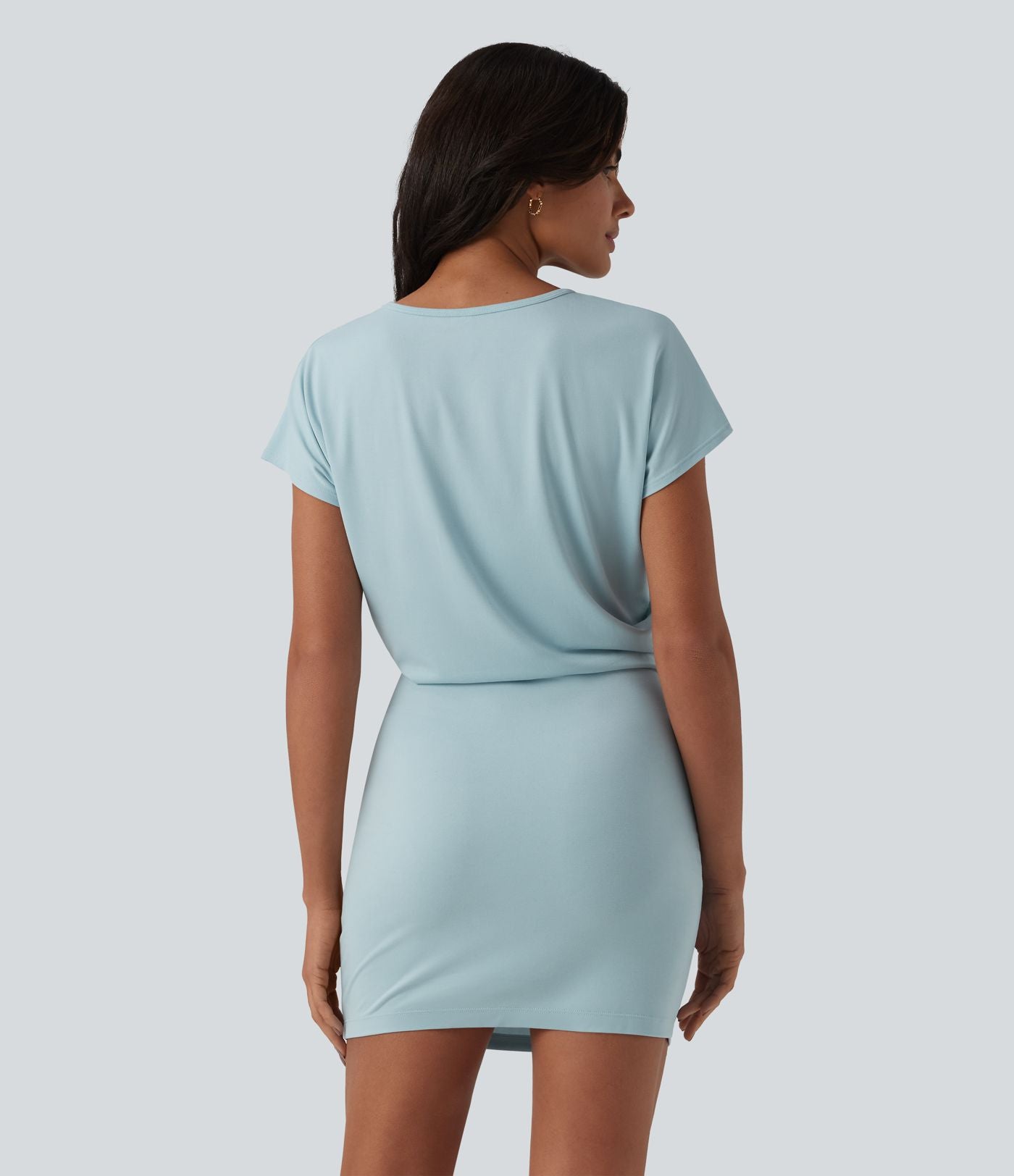 Robe casual moulante col rond manches courtes longueur mini allongée