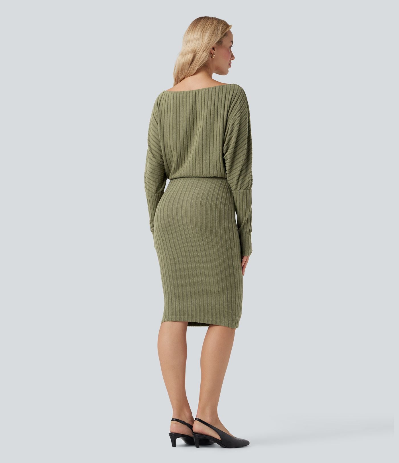 Robe de mi-longue moulante décontractée maille côtelée épaules dénudées manches chauve-souris