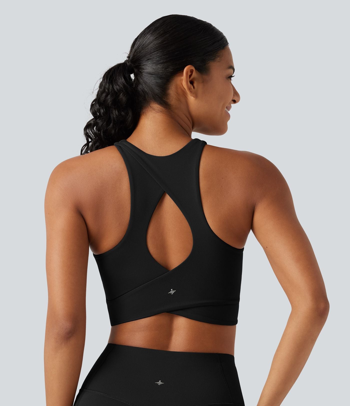 Brassière de running maintien léger frais au toucher à séchage rapide avec encolure arrondie, découpe, coussinets amovibles et protection solaire UPF50+