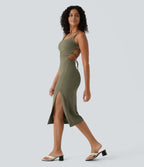 Robe midi laquée fendue, brassière intégrée, dos nu croisé