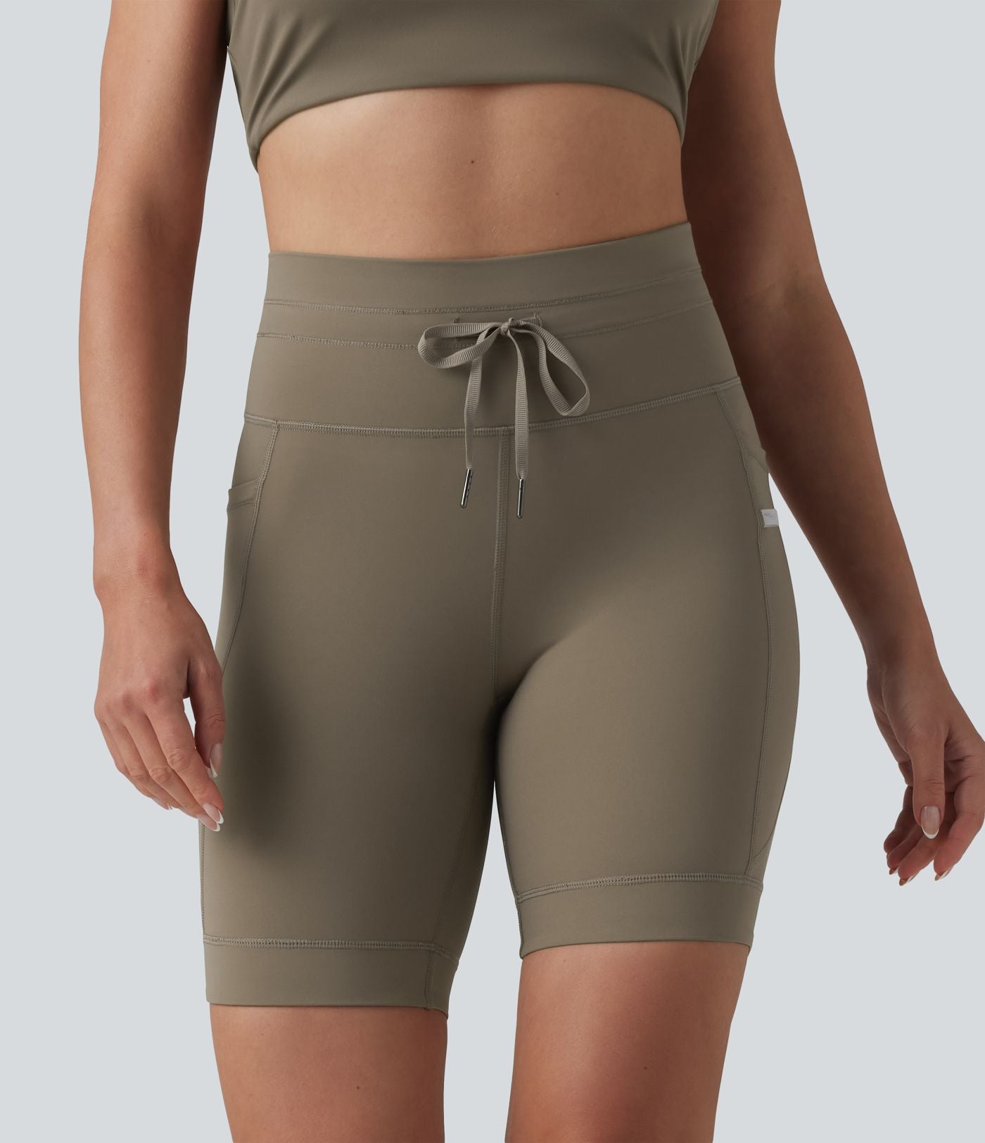 Short de cycliste yoga uni taille haute 17,5 cm avec cordon de serrage et poches