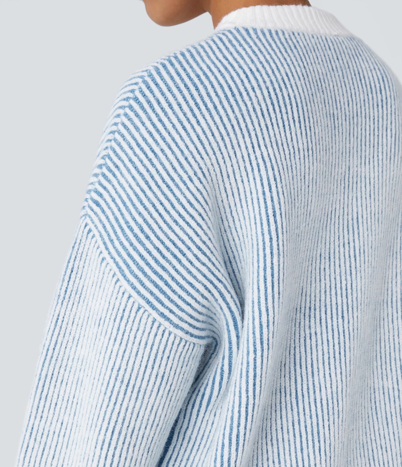 Pull col rond motif rayé bicolore à manches longues