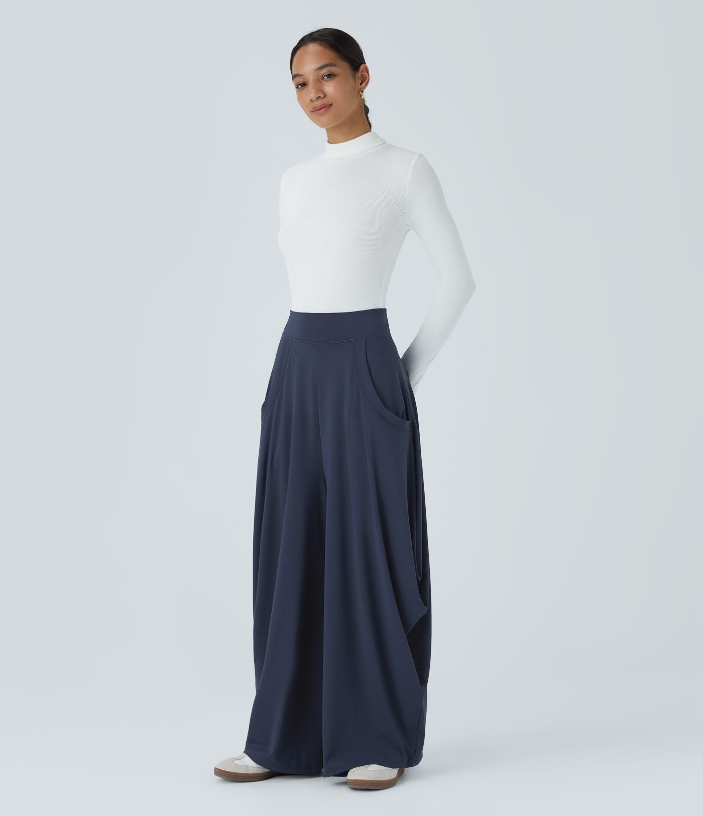 Pantalon décontracté drapé à poches multiples et taille moyenne, jambe large