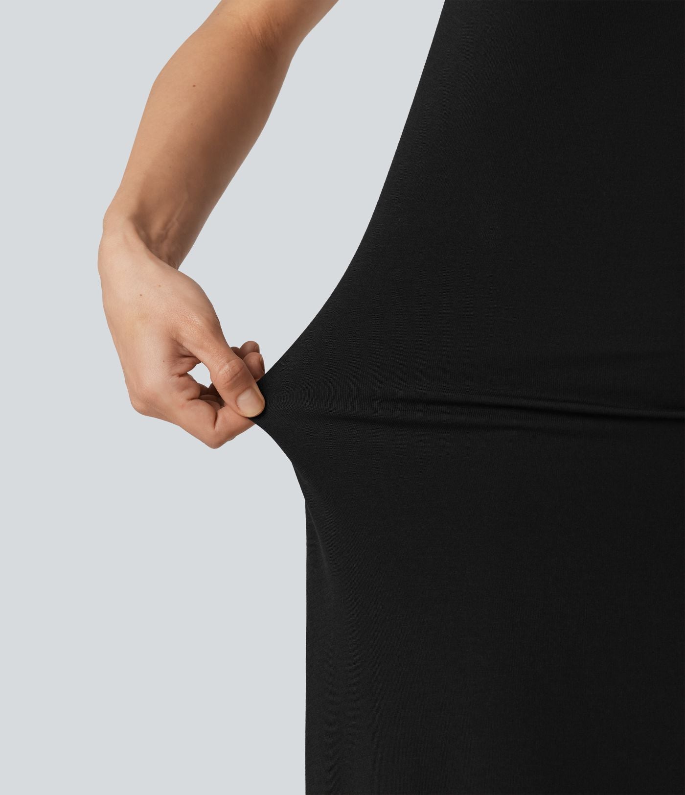 Robe mini côtelée dos nu à col halter, encolure drapée et coussinets amovibles