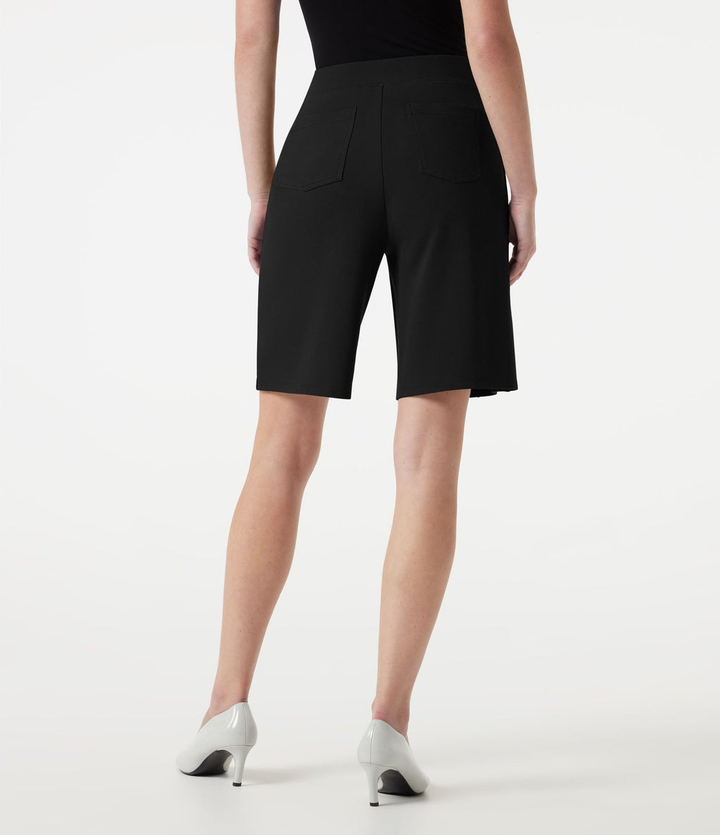 Short tailleur baggy taille haute avec boutons décoratifs et poches