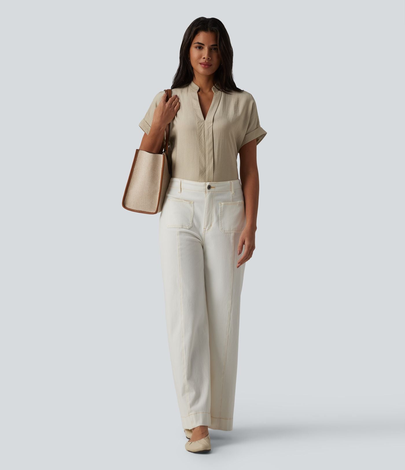 Chemise col V manches courtes aspect lin pour le bureau