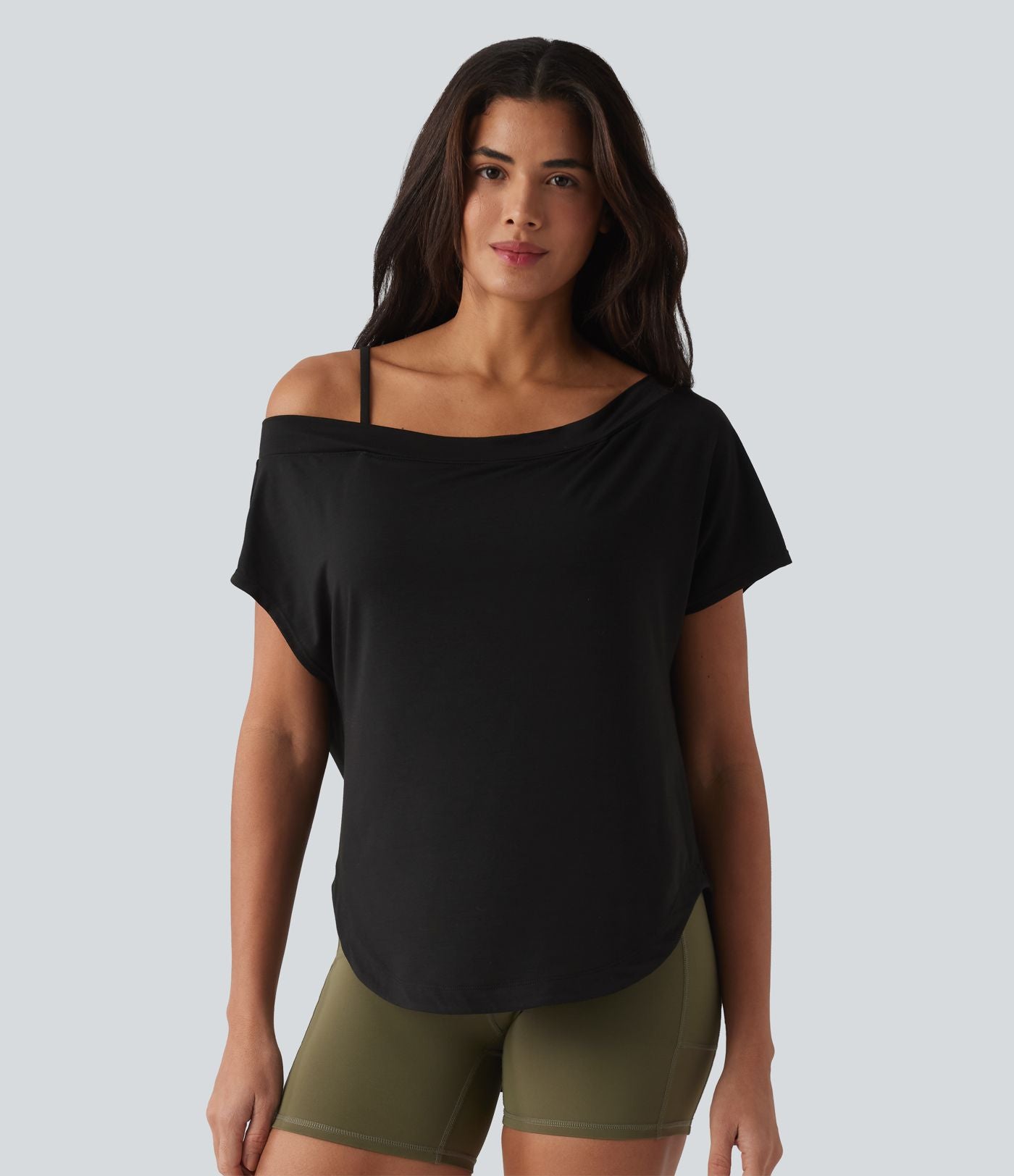 Top de yoga à une épaule, manches courtes, ourlet asymétrique et soutien-gorge intégré à séchage rapide