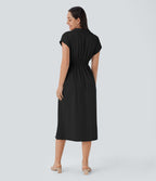 Robe mi-longue décontractée à col chemise, décolleté en V, manches courtes, drapé et poches latérales avec boutonnage