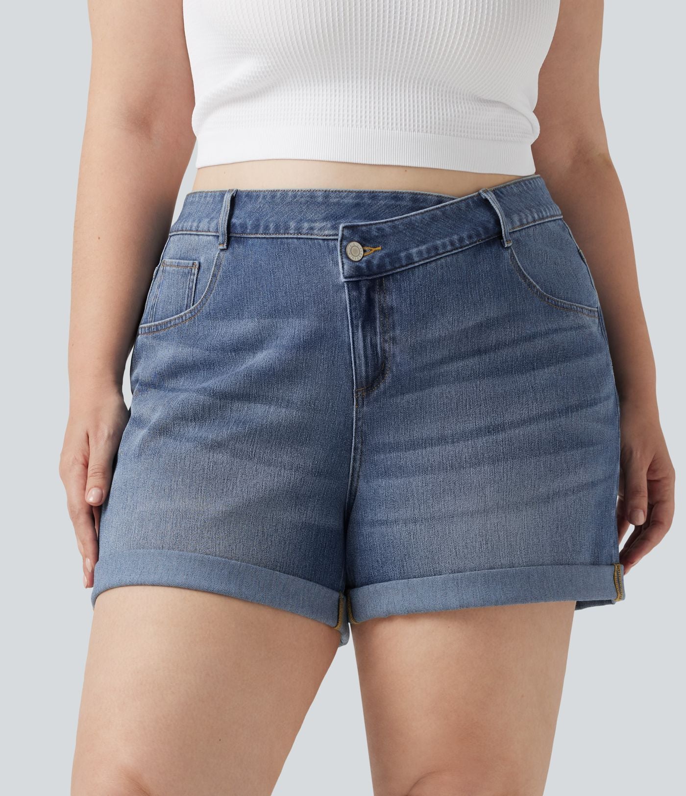 Short grande taille en jean Halara Flex™ délavé taille haute asymétrique avec ourlets retroussés et poches