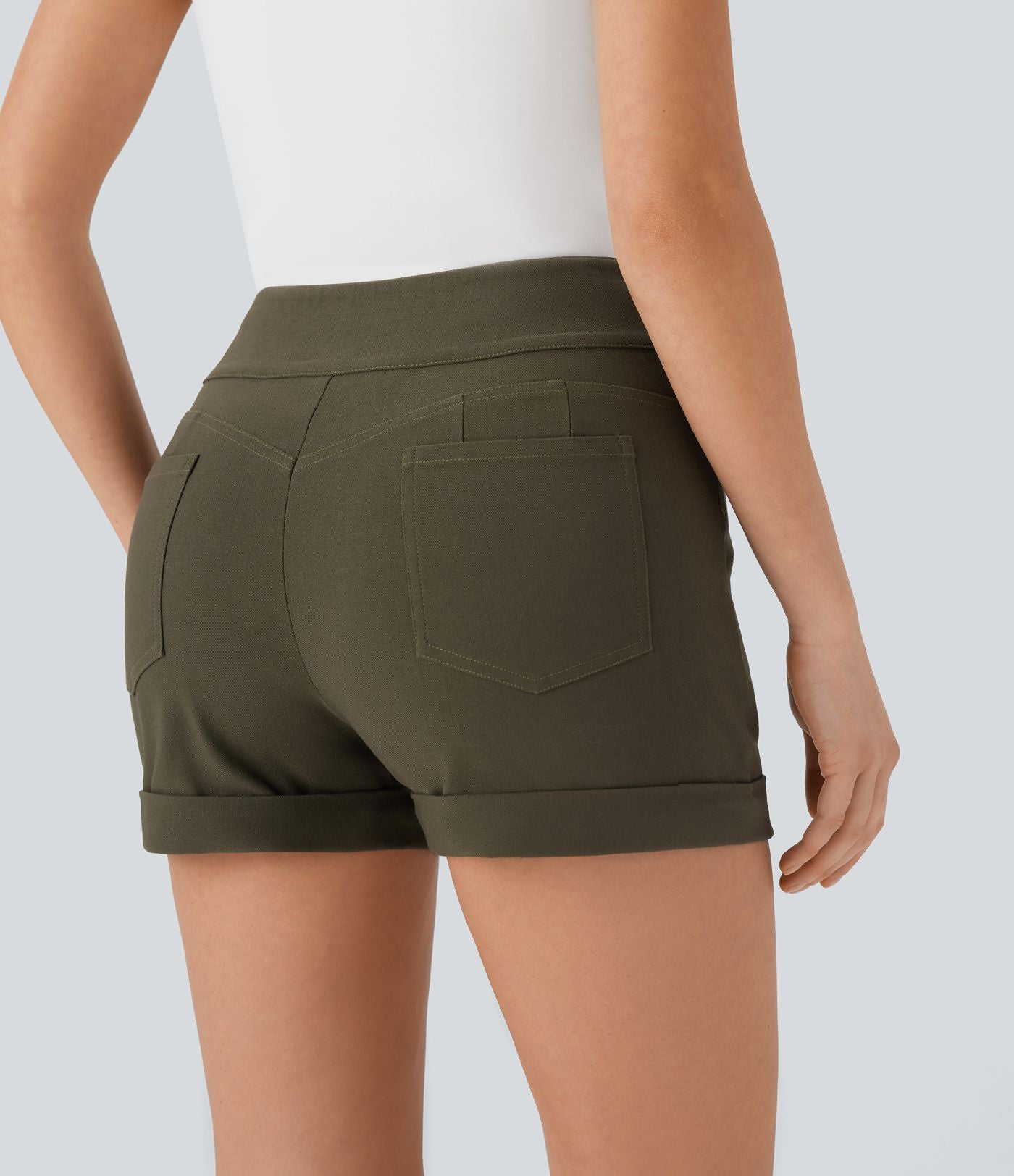 Short décontracté moulant taille haute avec boutons, ourlet roulé et poches