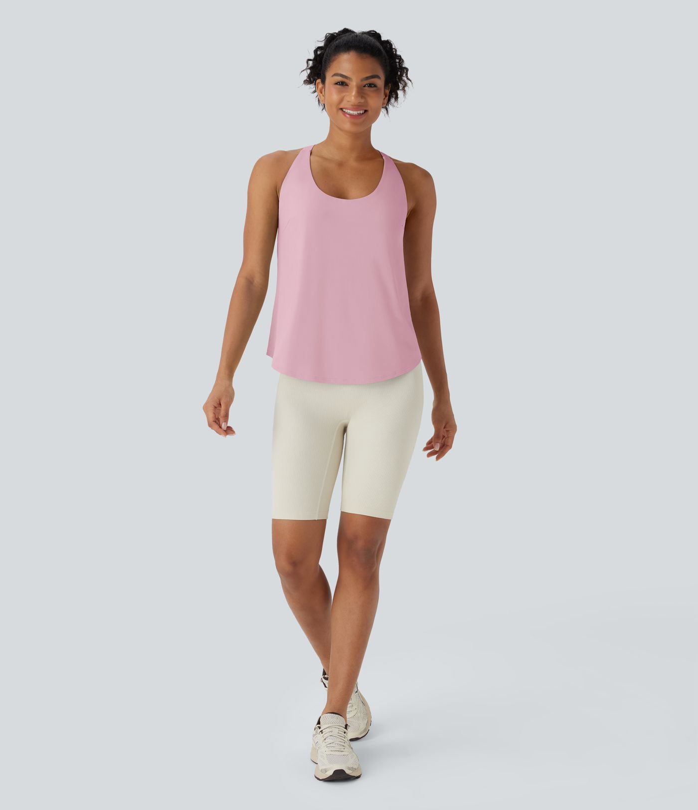 Débardeur yoga dos nu col U avec bretelles croisées, ourlet arrondi et effet frais InstantCool, protection solaire UPF50+