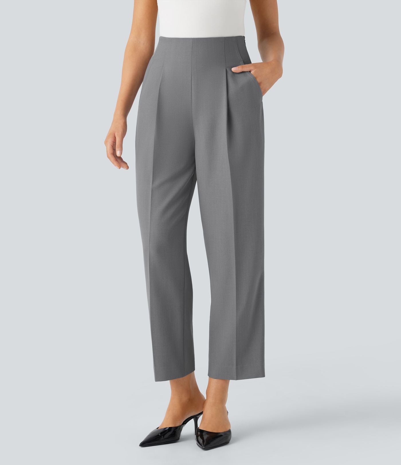 Pantalon tailleur taille haute froncé coupe fuselée avec poches et fermeture éclair invisible sur le côté