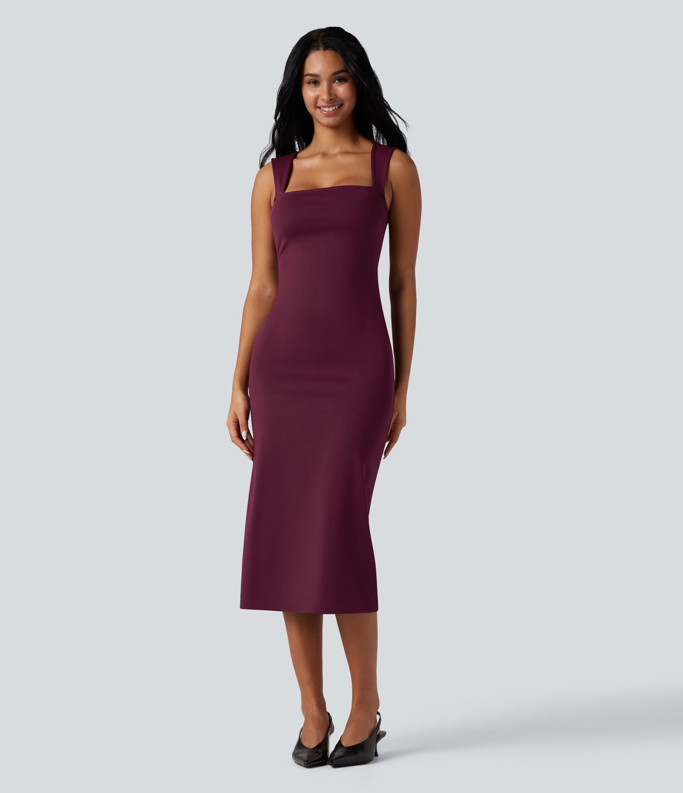 Robe mi-longue moulante fendue col carré sans manches