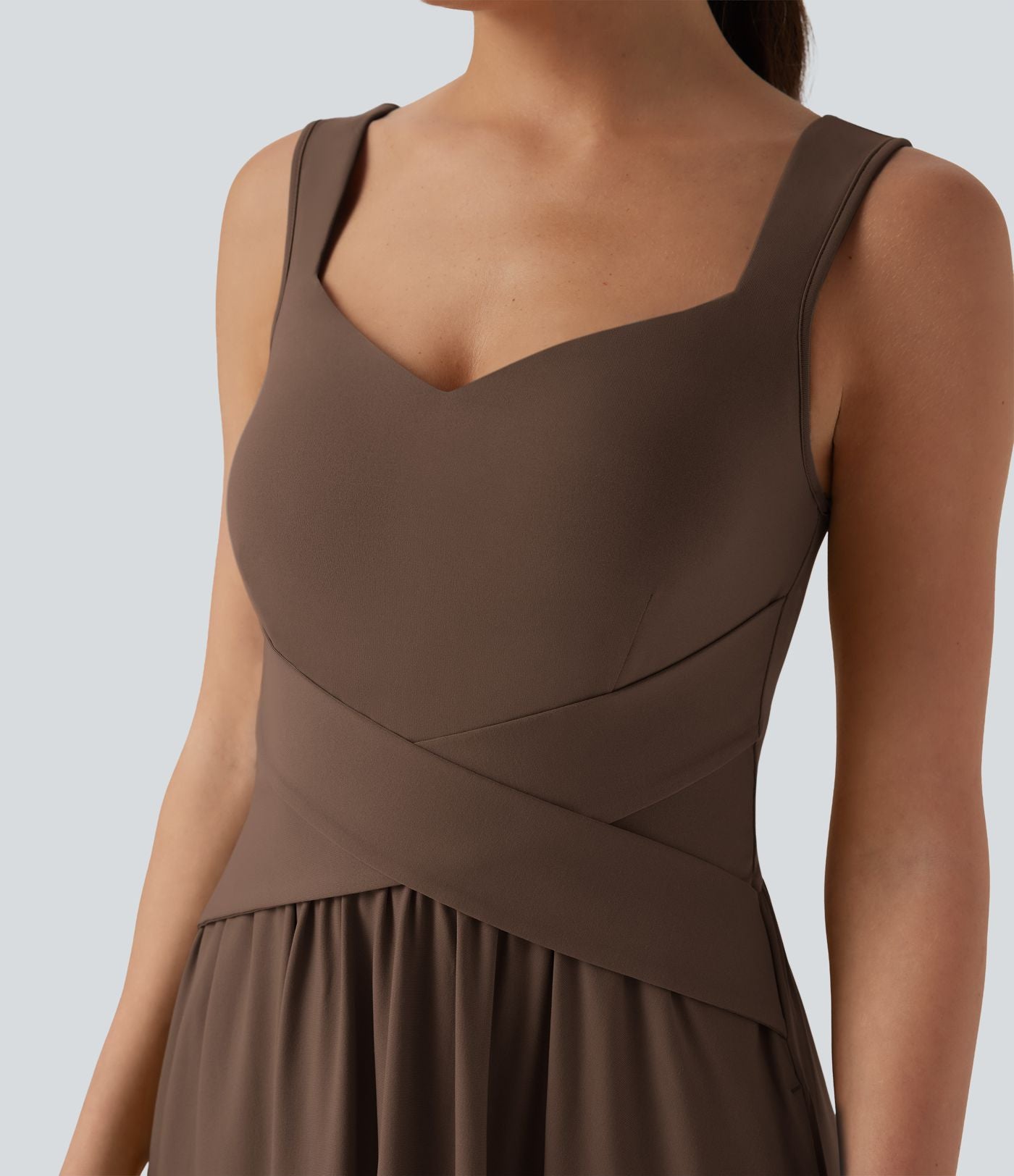 Robe maxi fluide dos nu, avec brassière intégrée et poches