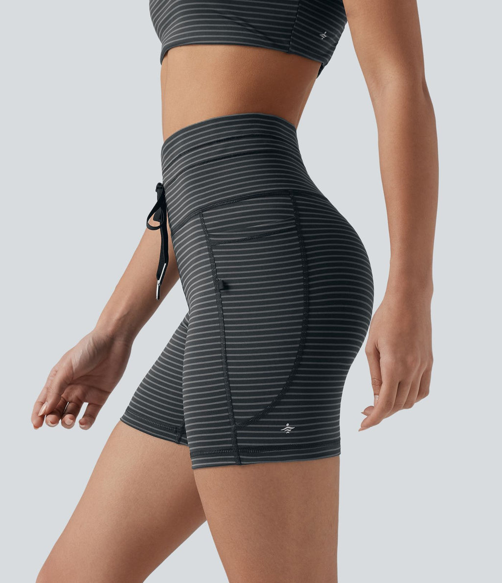 Short cycliste de yoga taille haute à rayures avec cordon de serrage 12,5 cm et poches