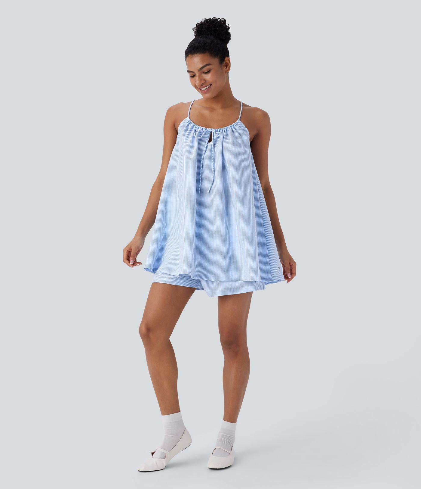Robe courte à encolure nouée avec découpe et rayures