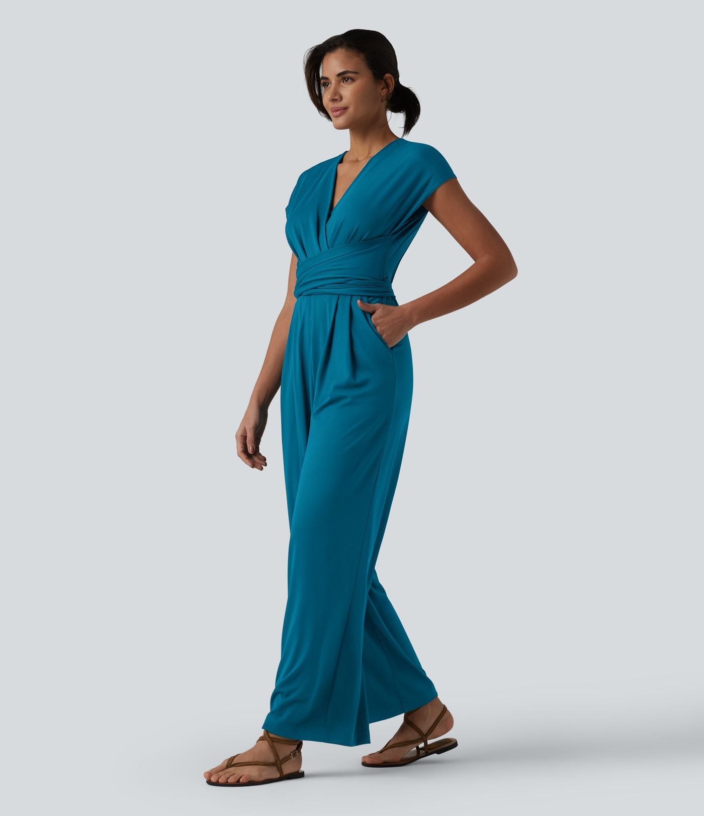 Combinaison tailleur plissée croisée col V à manches courtes avec lien noué et poches — Easy Peasy