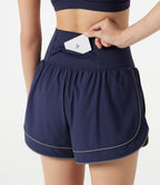 Short de yoga baggy 2-en-1 Breezeful™ taille haute à ourlet arrondi, séchage rapide, lignes réfléchissantes et poches