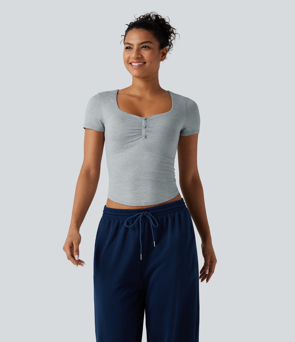 Top de sport de yoga [col losange] à manches courtes avec brassière intégrée, fronces et ourlet incurvé