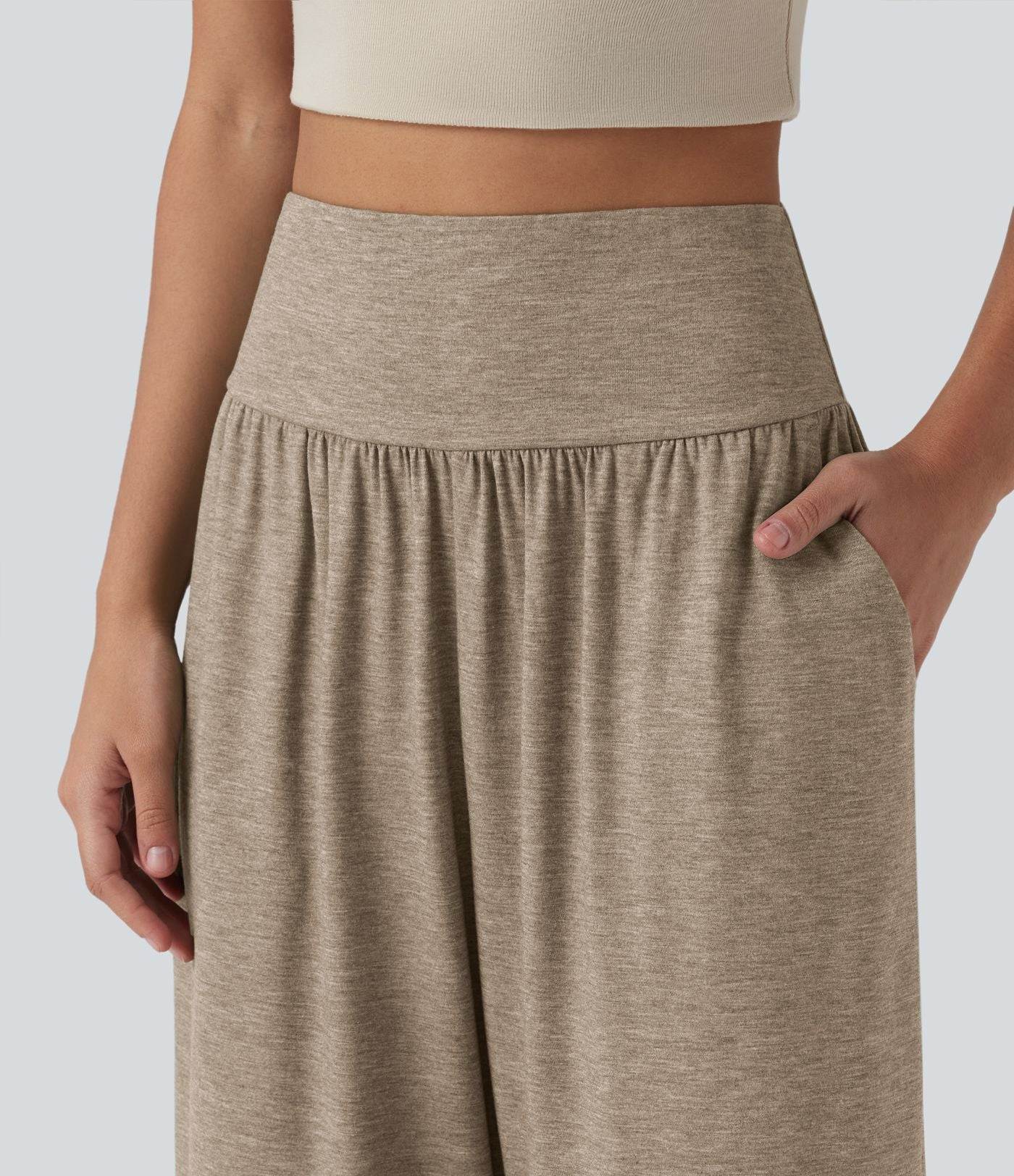 Pantalon décontracté taille haute gainant avec ourlet arrondi et poches