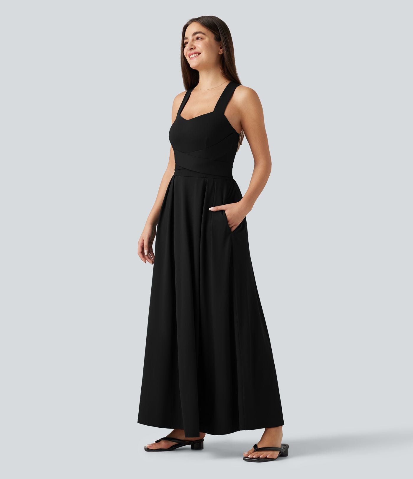 Robe longue fluide décontractée sans manches décolleté en cœur bretelles croisées avec lien dans le dos et poches