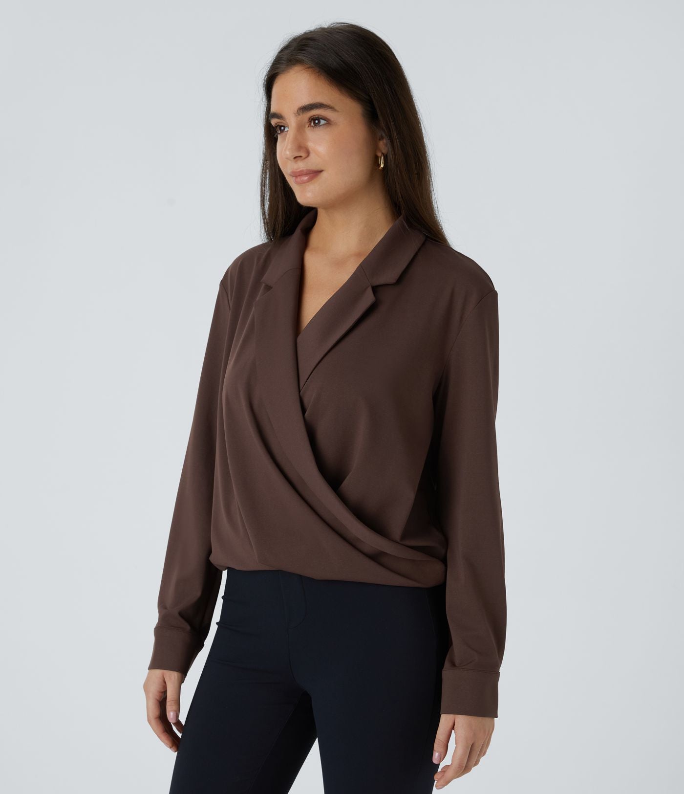 Chemise de travail à col cranté, coupe croisée et manches longues