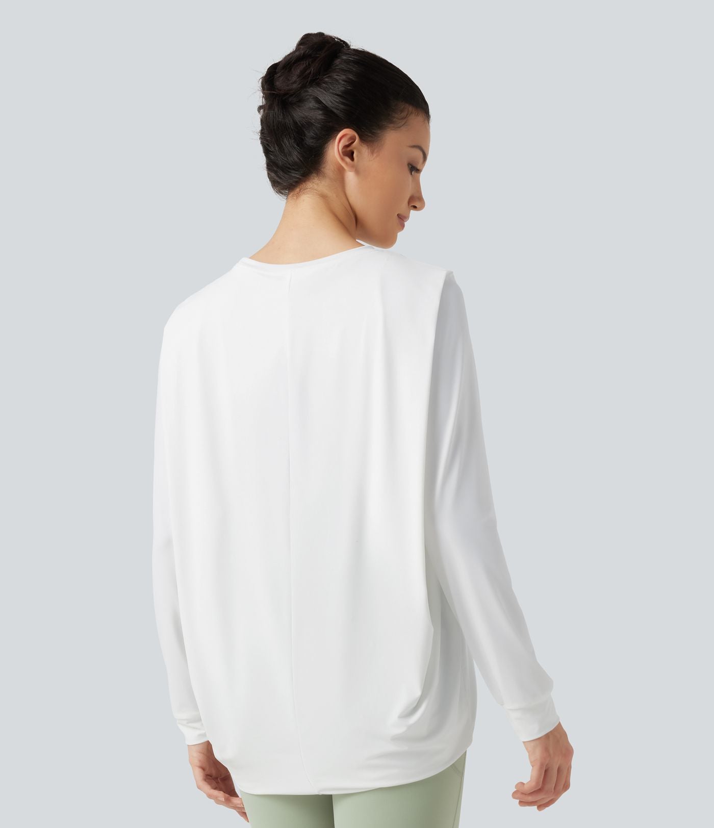 Haut de yoga effet frais InstantCool longueur allongée à manches longues avec encolure arrondie, fronces et protection solaire UPF50+