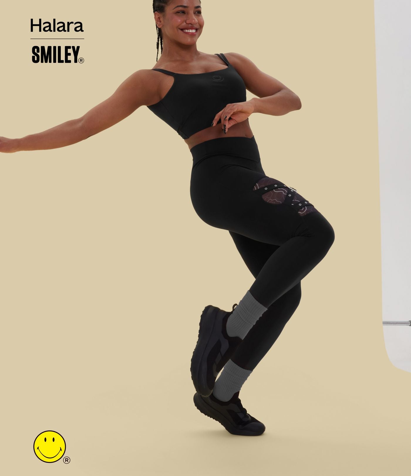 Legging de yoga Halara X Smiley® Halara UltraSculpt™ taille haute croisé avec empiècements en mesh contrastant et boucle décorative