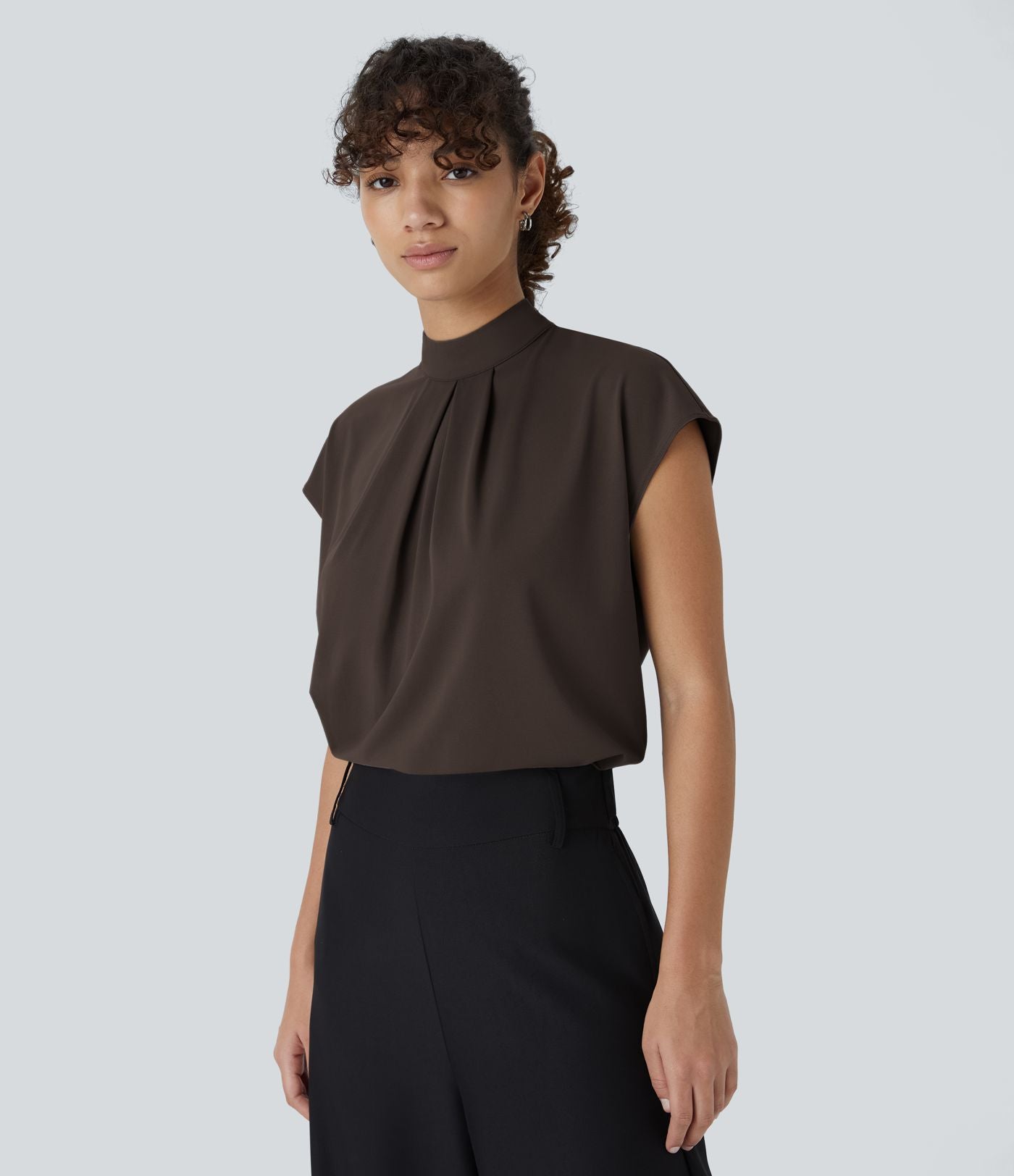 Blouse de Travail à Col Montant Plissée avec Boutons dans le Dos et Manches Courtes