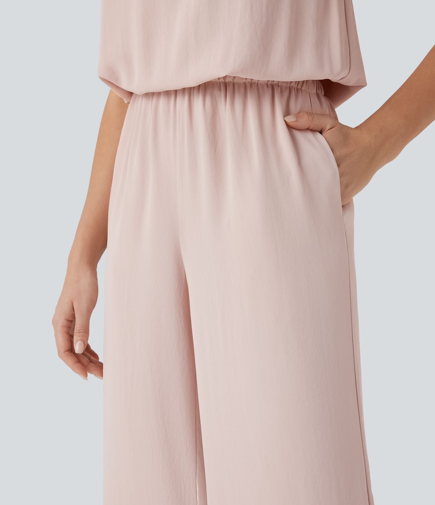 Combinaison pantalon tailleur jambes larges col montant dos goutte d'eau manches courtes avec poches latérales