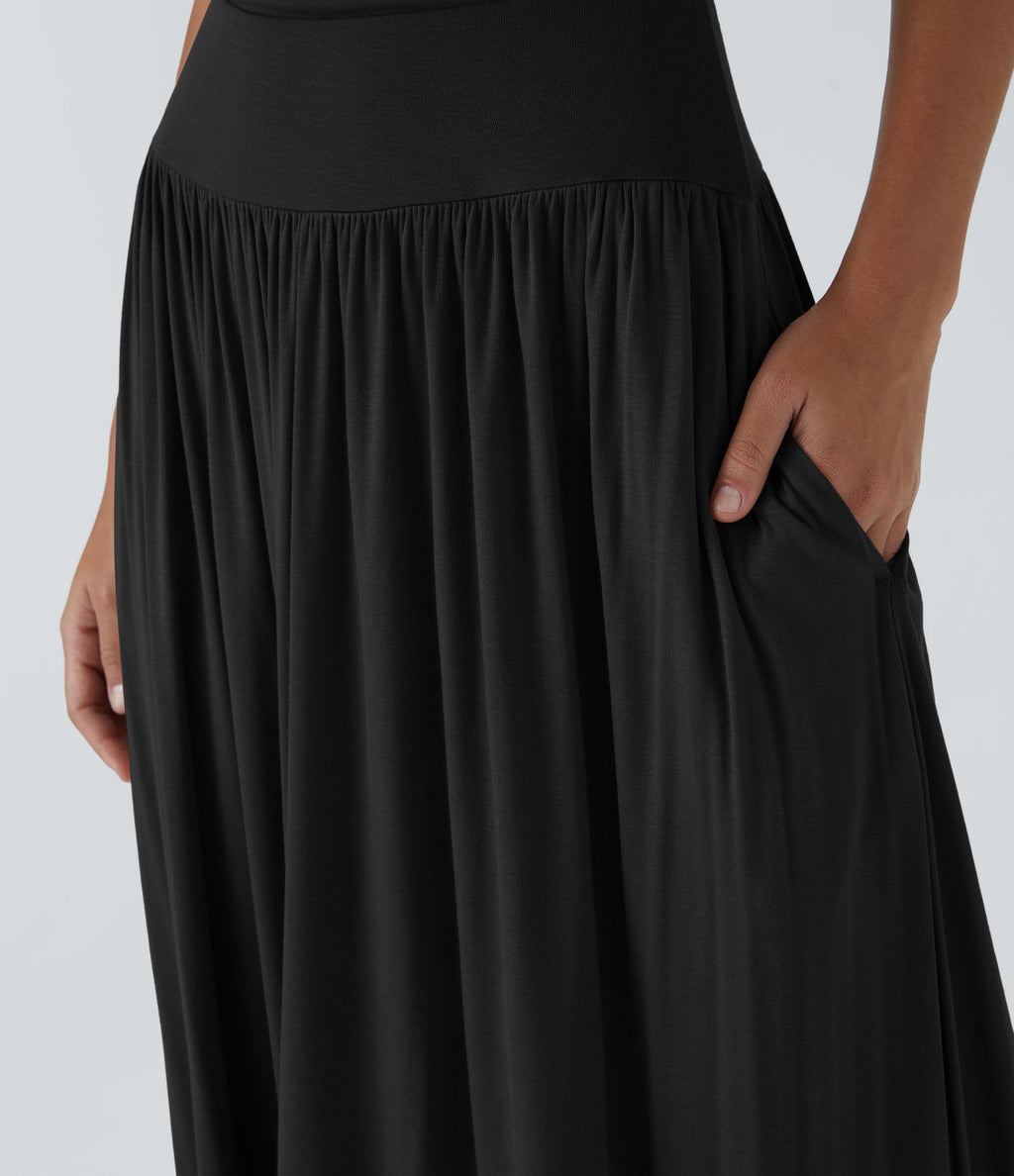 Robe longue à encolure bateau, bretelles asymétriques, côtés froncés et poches