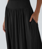 Robe longue à encolure bateau, bretelles asymétriques, côtés froncés et poches