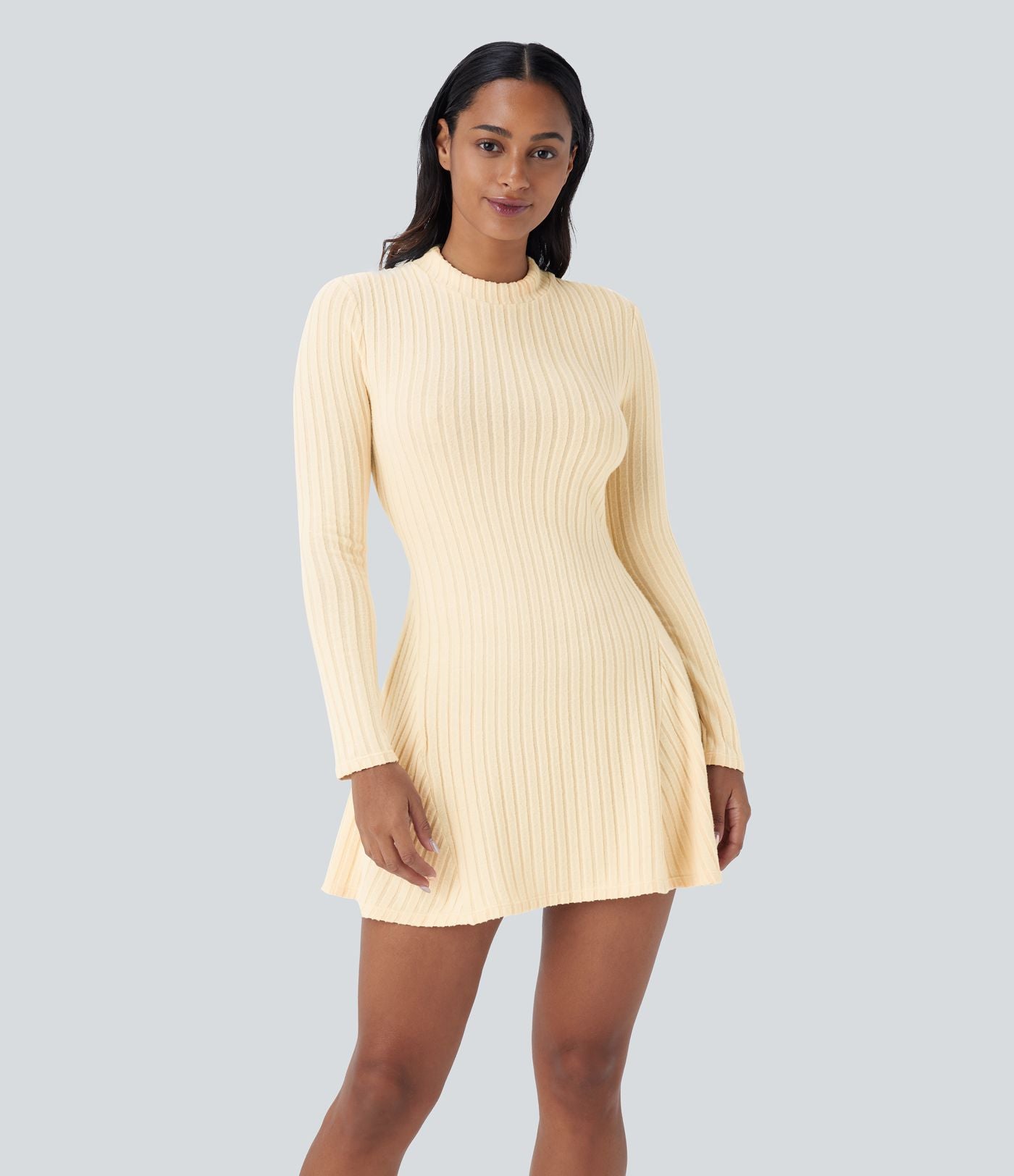 Robe de courte décontractée en maille côtelée à col montant et manches longues