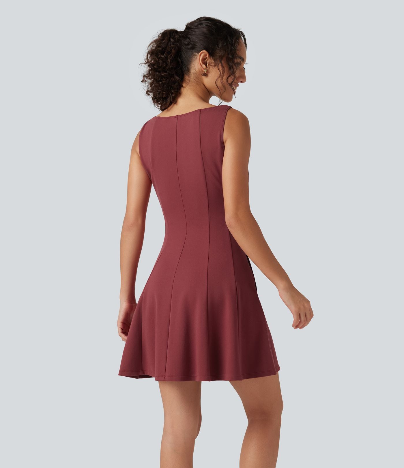 Robe mini évasée esprit bureau à encolure bateau sans manches avec poches