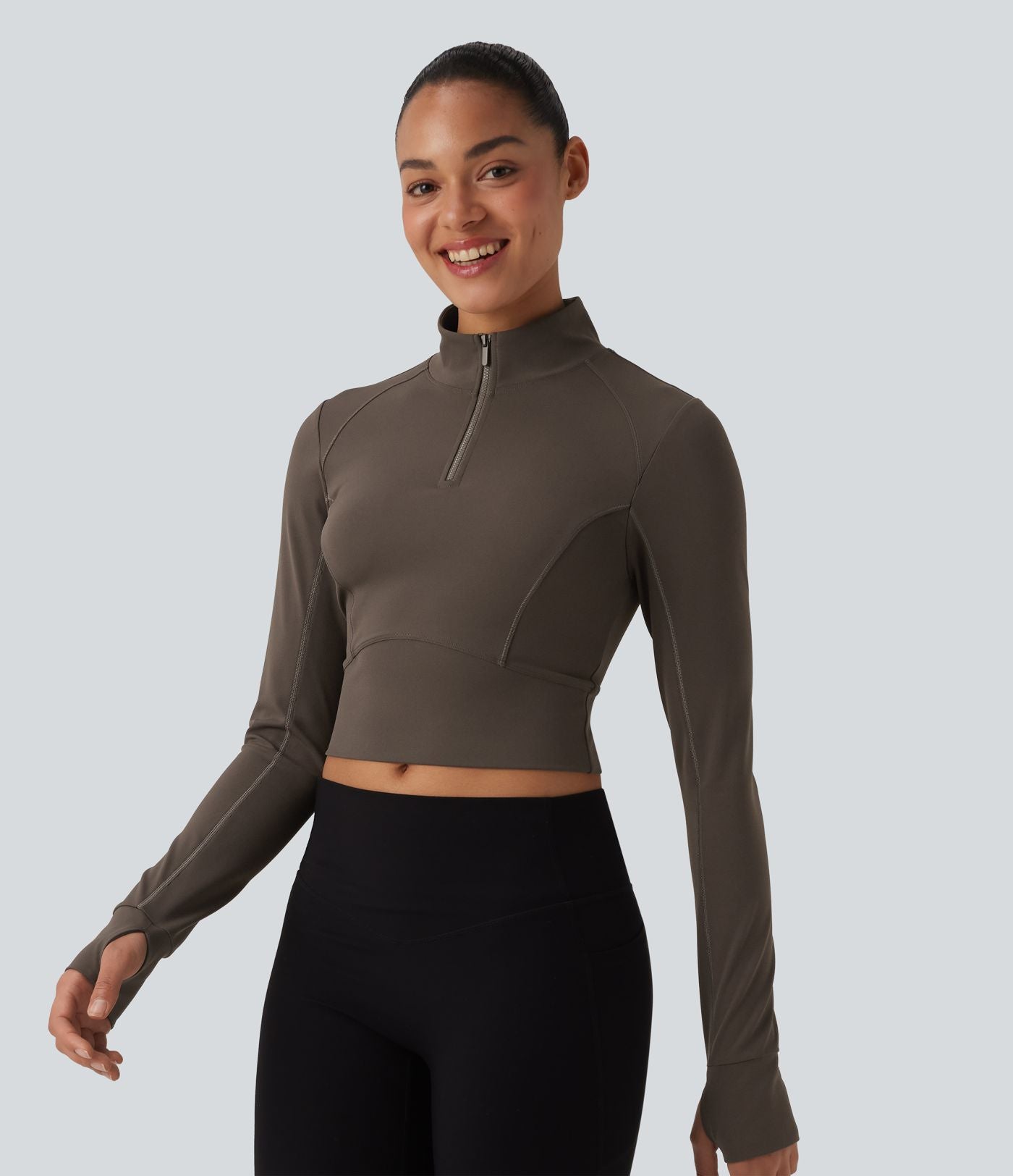 Haut de sport court col cheminée demi-zip manches longues avec passe-pouces