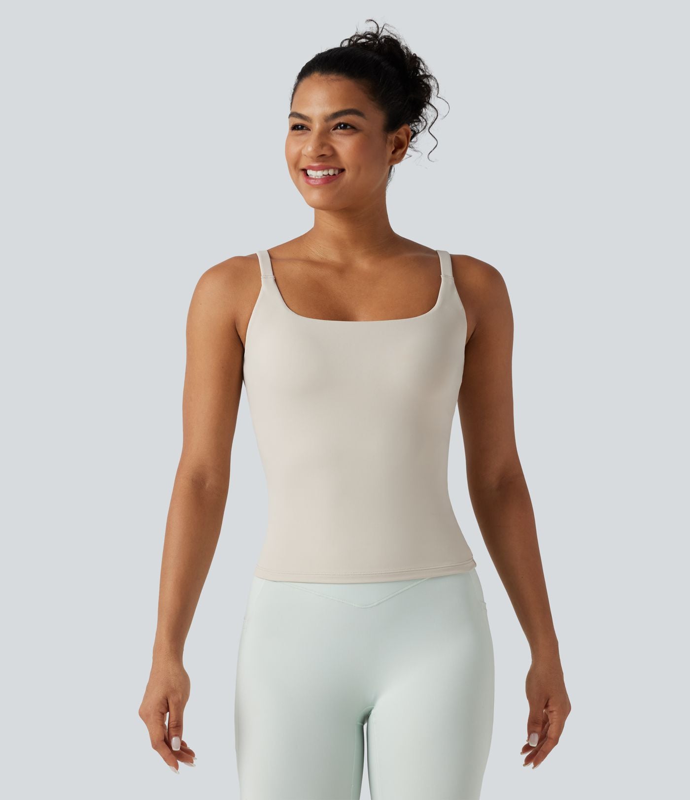 Débardeur de sport effet lissant sous les bras avec dos en V et brassière intégrée