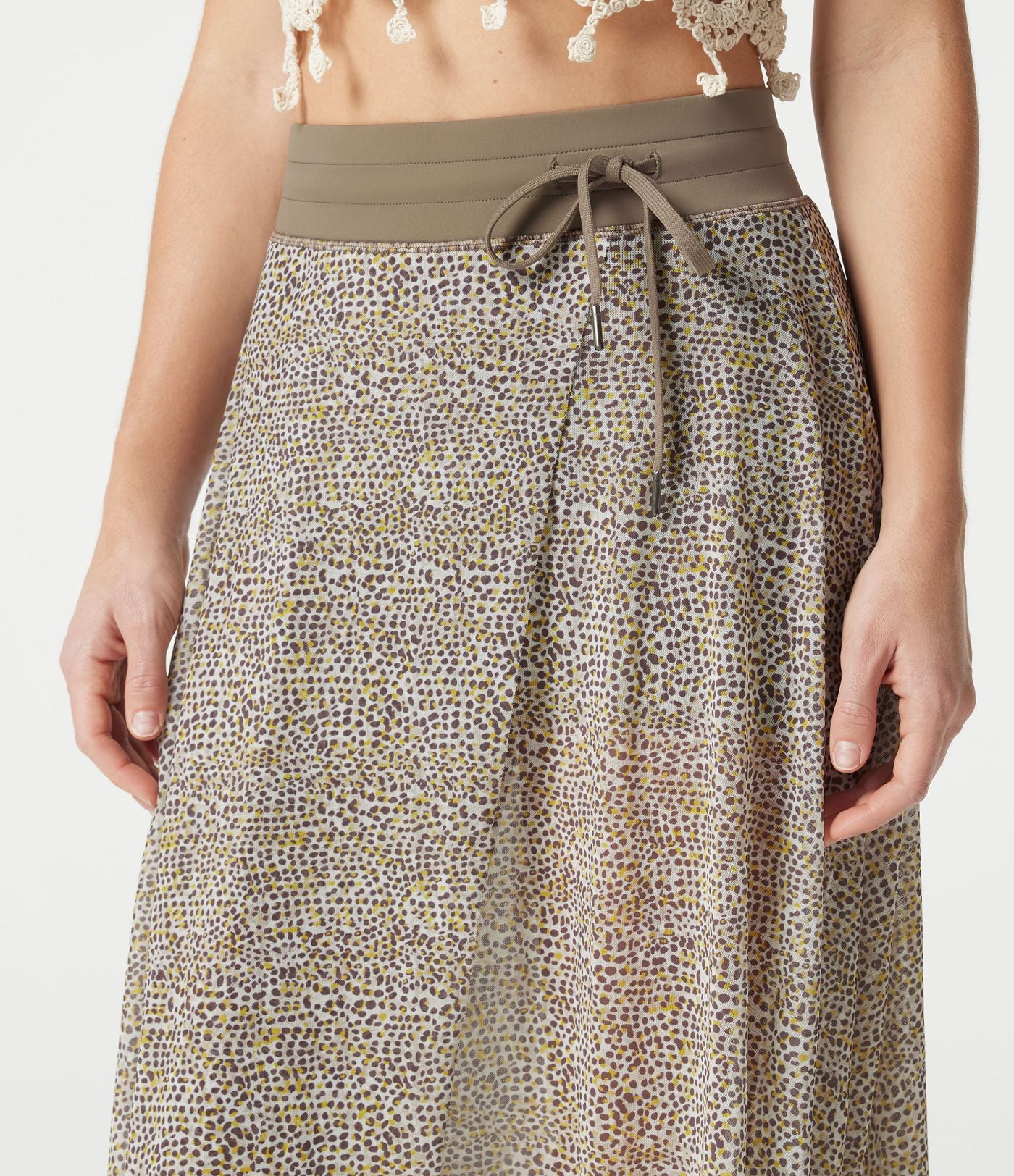 Jupe midi évasée fluide 2-en-1 taille haute imprimé léopard, cordon de serrage et empiècements en maille contrastée, avec poches